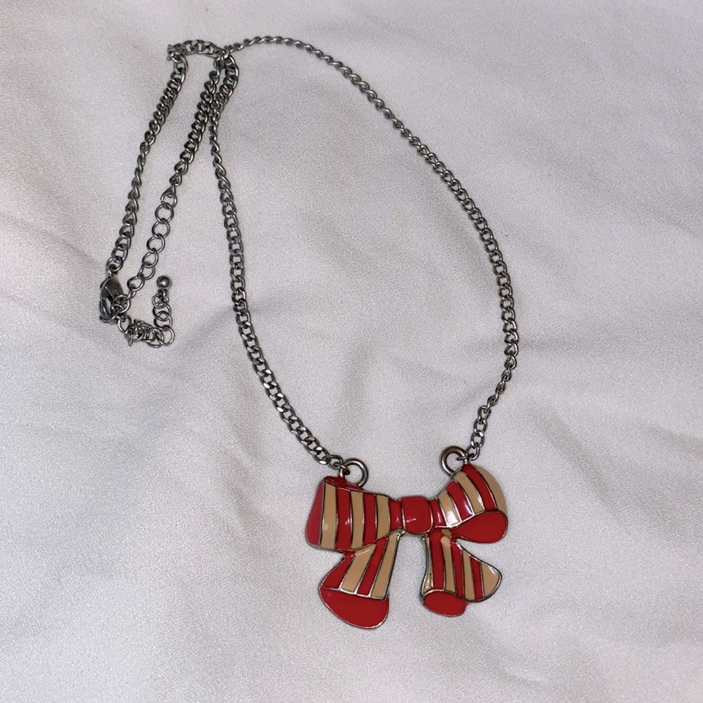 3/$12 SALE 🌈 Pink/cream striped bow necklace